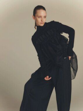 Size M Nike Sportswear Women’s Pleated Wide Leg Pants Black